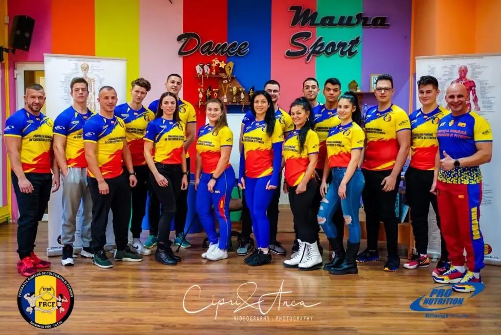 Cursanții Academiei FRCF, în echipamentul tricolor