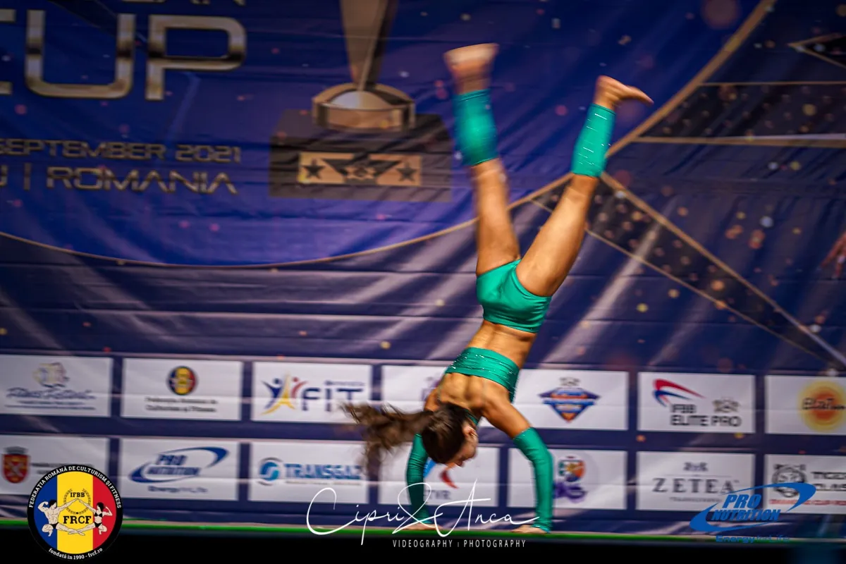 Fitness Cadeți — sportiv FRCF pe scenă